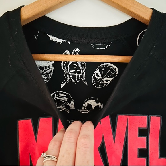 Unisex Reversible Marvel Comics Long Sleeve Tee - Picture 8 of 10